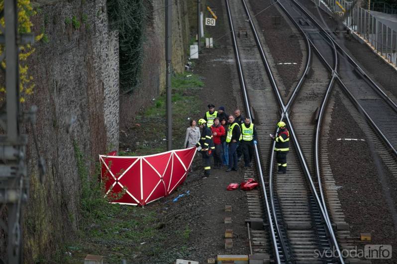 Dvacetiletou ženu v Kolíně vlak nesrazil, zemřela v důsledku intoxikace