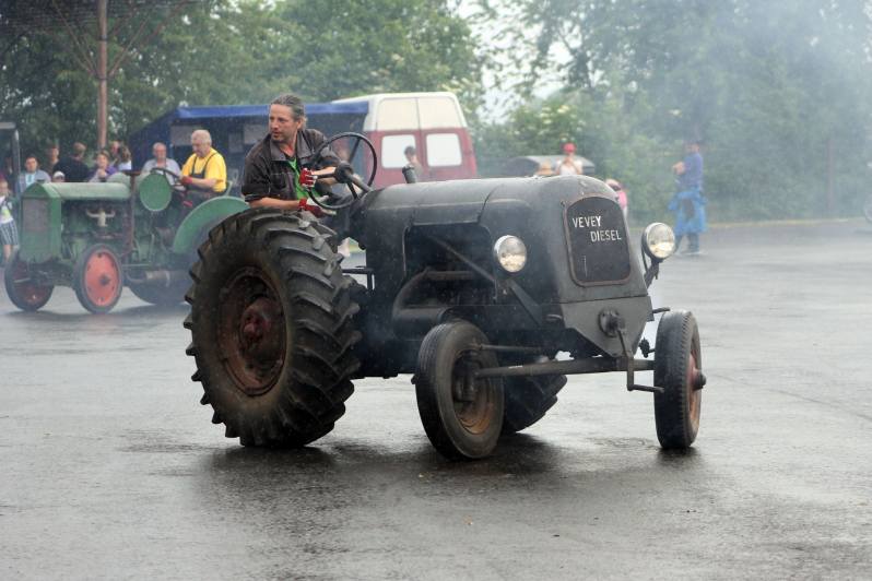 Foto: Historické stroje v akci! Pradědečkův traktor v zemědělském muzeu nabídl pestrý program