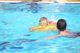 ah1b5456: Foto: Kolíňáci se chladili u bazénu