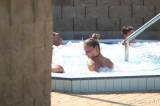 ah1b5464: Foto: Kolíňáci se chladili u bazénu