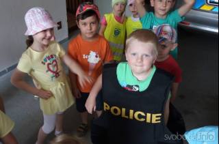 Děti z mateřské školky navštívily čáslavské policejní oddělení