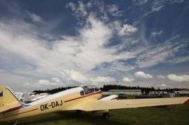 TIP na víkend: Letecký výlet z letiště Podhořany historickými letouny na airshow do Chotěboře! 