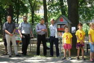 V Kolíně včera otevřeli první venkovní miniknihovnu