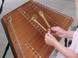 V Opolanech doprovodí grilování cimbálová muzika