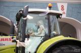 20170707131600_x-0803: Foto: Nevěsta odjela v Kolíně z radnice traktorem!