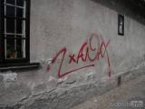 20170711115137_3: Policisté vyšetřují posprejovaný dům ve Zvonařské ulici v Kutné Hoře