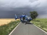 20170719110557_ViewImage1: Foto: K vážné havárii osobního auta na Kolínsku letěl vrtulník