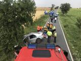 20170719110557_ViewImage6: Foto: K vážné havárii osobního auta na Kolínsku letěl vrtulník