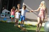 ah1b3790: Foto: Dětem v česko-anglické školičce horko nevadí, věnují se i józe