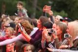 20170903084151_IMG_8057: Foto: Mladé publikum přivedl na Plaňanském posvícení do varu Milan Peroutka