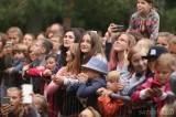 20170903084152_IMG_8072: Foto: Mladé publikum přivedl na Plaňanském posvícení do varu Milan Peroutka