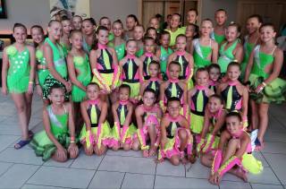 Foto: Kolínský taneční klub CrossDance zahájil sezonu v Maďarsku, má 80 medailí!