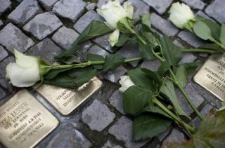 Oběti holocaustu promluví dalšími jmény - v Kutné Hoře budou odhaleny nové Kameny zmizelých
