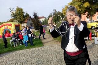 Děti si v Pečkách užily posvícenské odpoledne, přišel i kouzelník