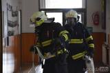 20171013162645_DSC_0091: Profesionální i dobrovolní hasiči cvičili zásah v Základní škole Vrdy