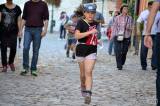20171016083552_DSC_0920: Foto: Závodníkům Běhu pro zvon v cíli zatleskal arciděkan Jan Uhlíř 