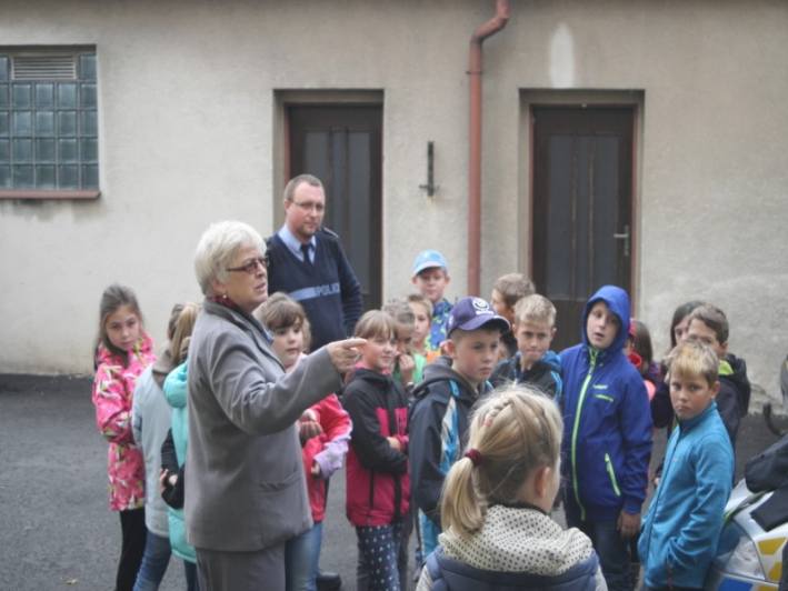 Děti navštívily policejní oddělení v Uhlířských Janovicích