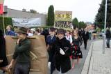 20171025111643_IMG_4895: Foto: Studenti gymnázia Jiřího Ortena připomněli významná výročí kostýmovaným průvodem napříč Kutnou Horou