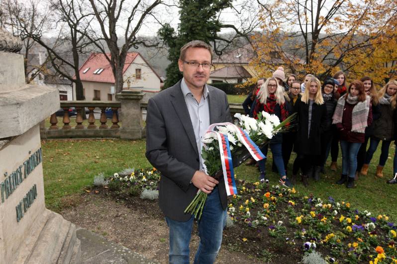 Studenti Gymnázia Jiřího Ortena si připomněli výročí 17. listopadu