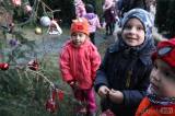 20171201194757_IMG_6252: Foto: Vánoční stromeček rozsvítili také v obci Křesetice
