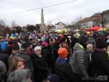 20171203181740_DSCN9304: Foto, video: Na Žižkově náměstí v Čáslavi se v neděli rozzářil vánoční strom