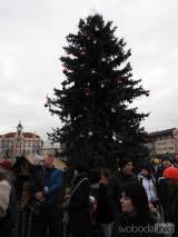 20171203181741_DSCN9313: Foto, video: Na Žižkově náměstí v Čáslavi se v neděli rozzářil vánoční strom