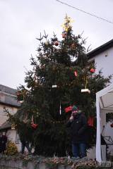 20171205161827_DSC_0787: Foto: V Tupadlech zavoněl „svařák“ a rozsvítili obecní vánoční strom