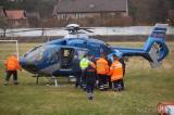 20171206113024_x-0379: Foto: Těžce zraněného muže musel po pádu z lešení do nemocnice dopravit vrtulník