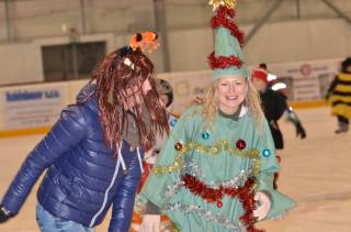 Foto: Nejmladší členové čáslavského hokejového klubu si užili karneval na ledě