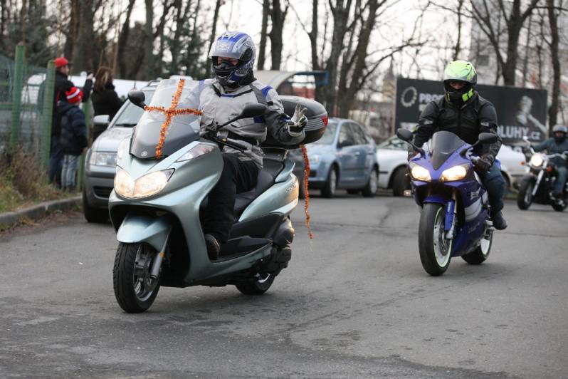 Foto: Motorkáři z Čáslavi a Kutné Hory vyrazili na Štědrý den na vyjížďku do Kolína!