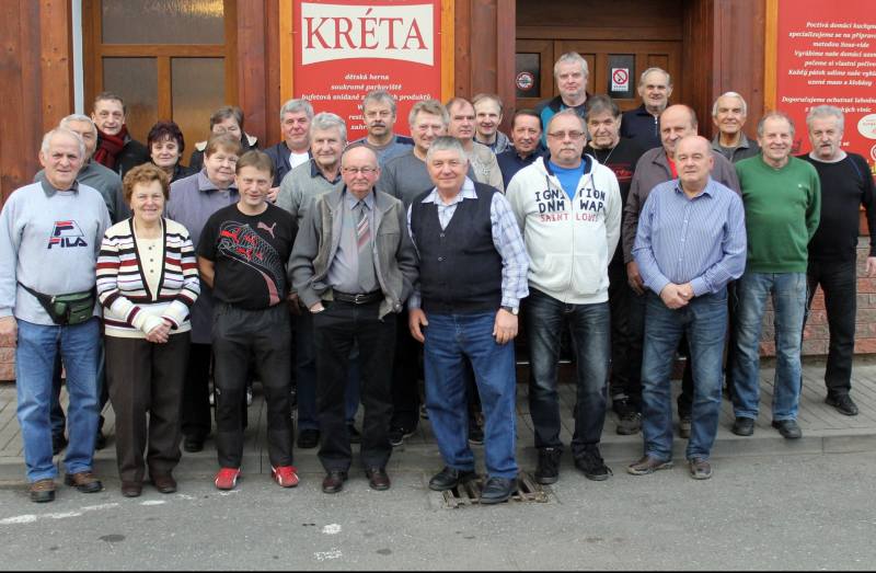 Foto: Bývalí zaměstnanci kutnohorského podniku Avia se po roce opět sešli „Na Krétě“