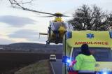 20171231164225_IMG_6082: Foto: Mladou řidičku musel u Ratboře po nárazu do stromu dopravit do nemocnice vrtulník