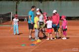 5g6h8733: Foto: Dvacet dětí se na antukových kurtech Sparty intenzivně věnovalo hlavně tenisu