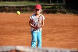 5g6h8766: Foto: Dvacet dětí se na antukových kurtech Sparty intenzivně věnovalo hlavně tenisu