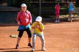 5g6h8773: Foto: Dvacet dětí se na antukových kurtech Sparty intenzivně věnovalo hlavně tenisu