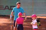 5g6h8788: Foto: Dvacet dětí se na antukových kurtech Sparty intenzivně věnovalo hlavně tenisu