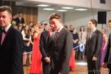 20180128150338_IMG_2865: Foto: Slavnostní šerpy převzali na maturitním plese i studenti kolínské obchodní akademie