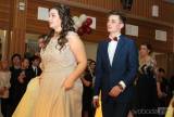 20180209233012_IMG_9675: Foto: Studentky a dva studenti Pedagogického lycea v Čáslavi si na maturitním plese převzali svoje šerpy