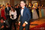 20180209233021_IMG_9747: Foto: Studentky a dva studenti Pedagogického lycea v Čáslavi si na maturitním plese převzali svoje šerpy