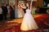 20180209233023_IMG_9780: Foto: Studentky a dva studenti Pedagogického lycea v Čáslavi si na maturitním plese převzali svoje šerpy