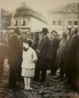 20180307213056_tgm_caslav10: President T.G.Masaryk navštívil Čáslav 23. září 1922. Pozdravil se s občany před radnicí. - Prezidenta T. G. Masaryka v Čáslavi přivítal v roce 1922 starosta Karel Cibulka