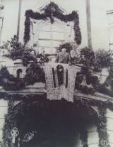 20180307213056_tgm_caslav12: President T.G.Masaryk navštívil Čáslav 23. září 1922. Přivítal ho starosta Karel Cibulka a na jeho prosbu vystoupil a promluvil z balkonu radnice - Prezidenta T. G. Masaryka v Čáslavi přivítal v roce 1922 starosta Karel Cibulka