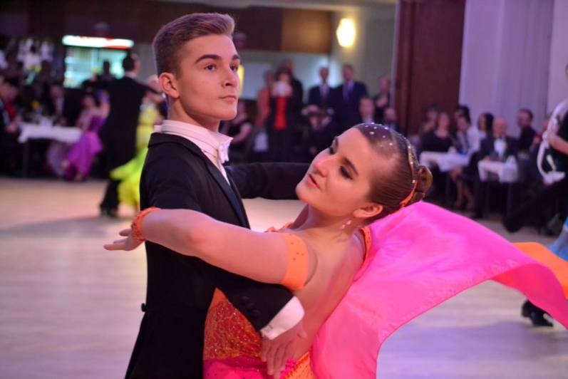 Foto: Taneční ples v Lorci lákal svou jedinečnou atmosférou