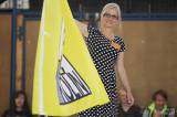 ah1b9180: Kolínská "Trojka" má novou vlajku, slavnostního představení se účastnila celá škola