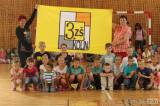 ah1b9371: Kolínská "Trojka" má novou vlajku, slavnostního představení se účastnila celá škola