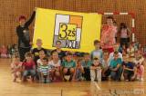 ah1b9373: Kolínská "Trojka" má novou vlajku, slavnostního představení se účastnila celá škola