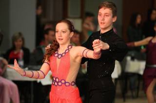Více jak 150 tanečních párů se v neděli utká v tradiční soutěži v Lorci!