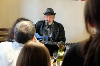 Foto, video: V Blues Café zahrál nositel ceny „Grammy“ David Evans