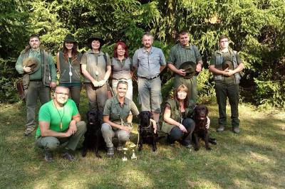 Další lovečtí psi prošli řádným výcvikem a složili zkoušky