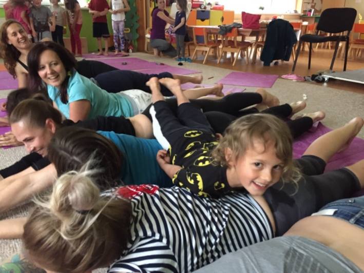 V MŠ Miskovice věnovali v tomto školním roce několik odpoledne cvičení jógy